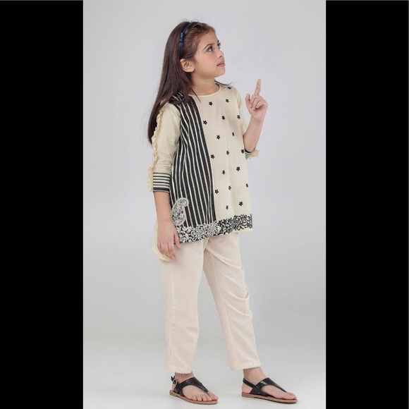 Embroidered top for girls - Picture 2 of 8